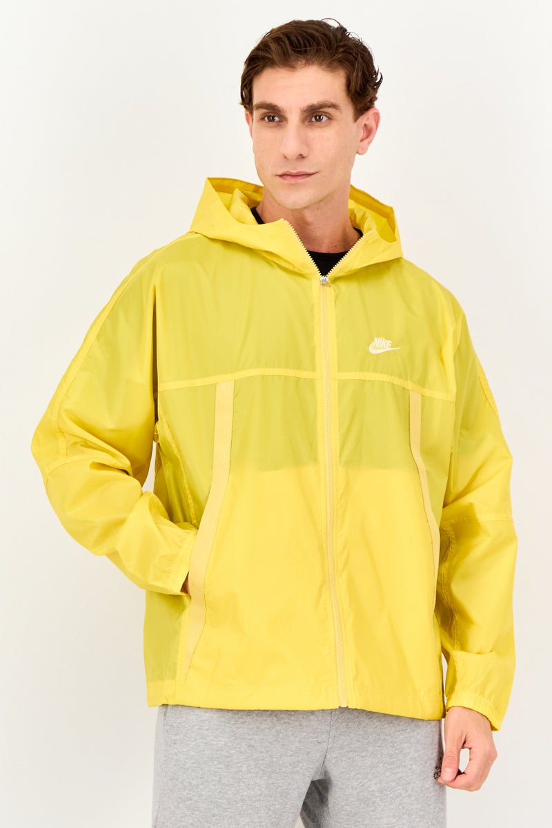 Nike سويت شيرت رياضي للرجال بأكمام طويلة وقبعة، خردل - Image 1