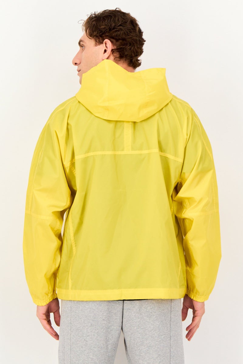 Nike سويت شيرت رياضي للرجال بأكمام طويلة وقبعة، خردل - Image 3