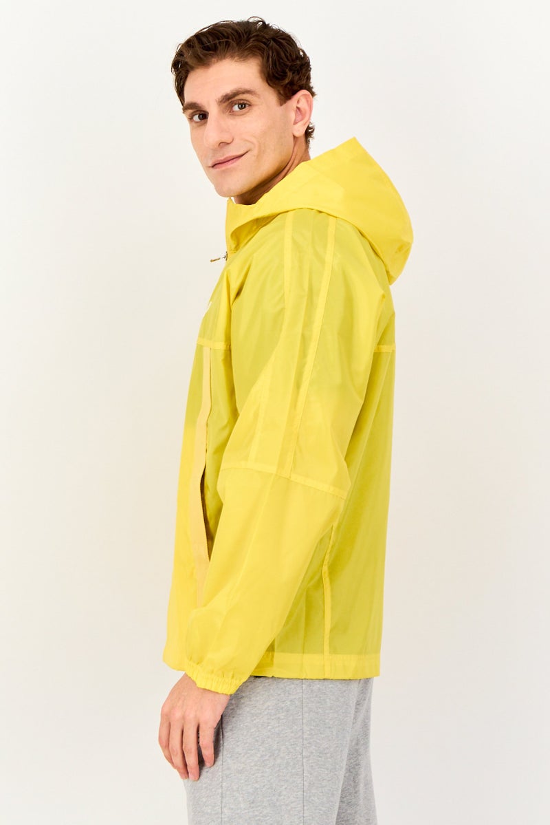 Nike سويت شيرت رياضي للرجال بأكمام طويلة وقبعة، خردل - Image 2