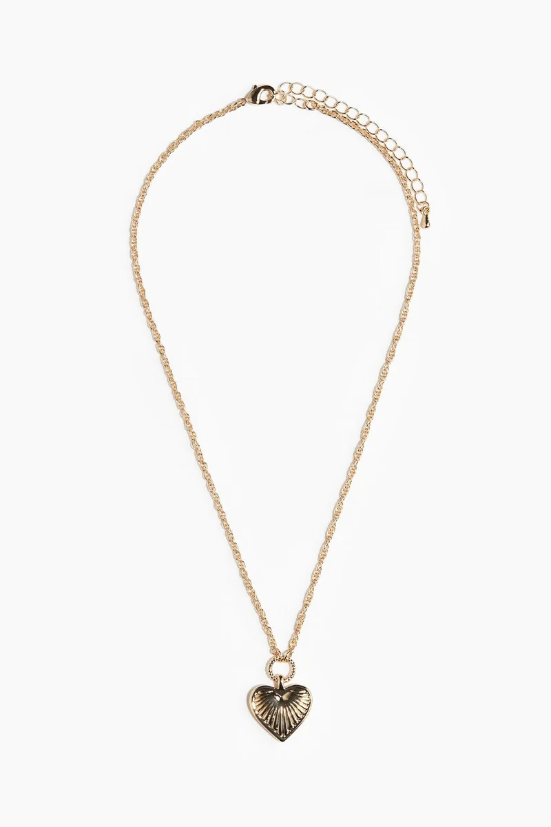 اتش اند ام قلادة مزيّنة بحلية على شكل قلب