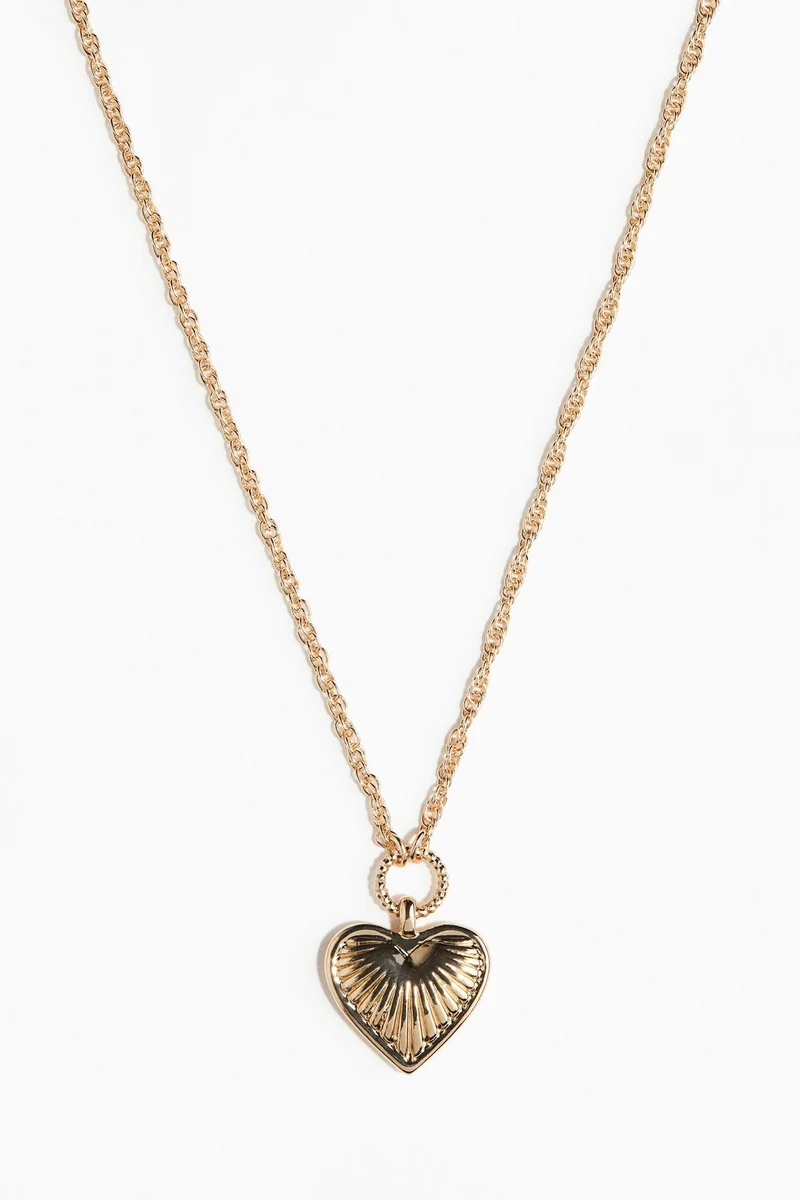 اتش اند ام قلادة مزيّنة بحلية على شكل قلب