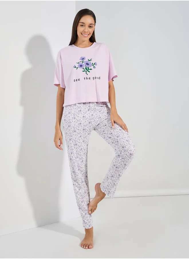 ستايلي Floral Graphic Drop Shoulder T-Shirt  & AOP Pyjama Set
