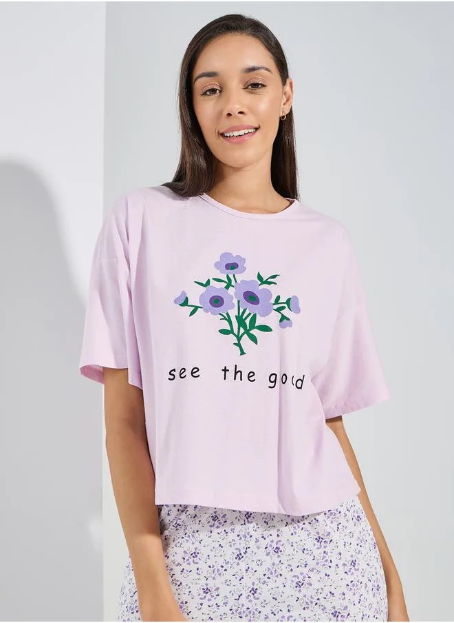 ستايلي Floral Graphic Drop Shoulder T-Shirt  & AOP Pyjama Set