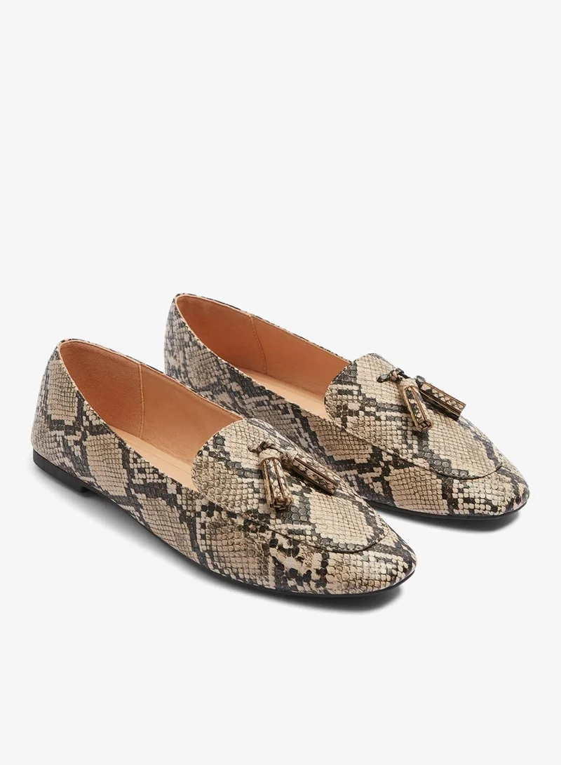 ماتلان أحذية مسطحة بشراشيب وطبعة ثعبان