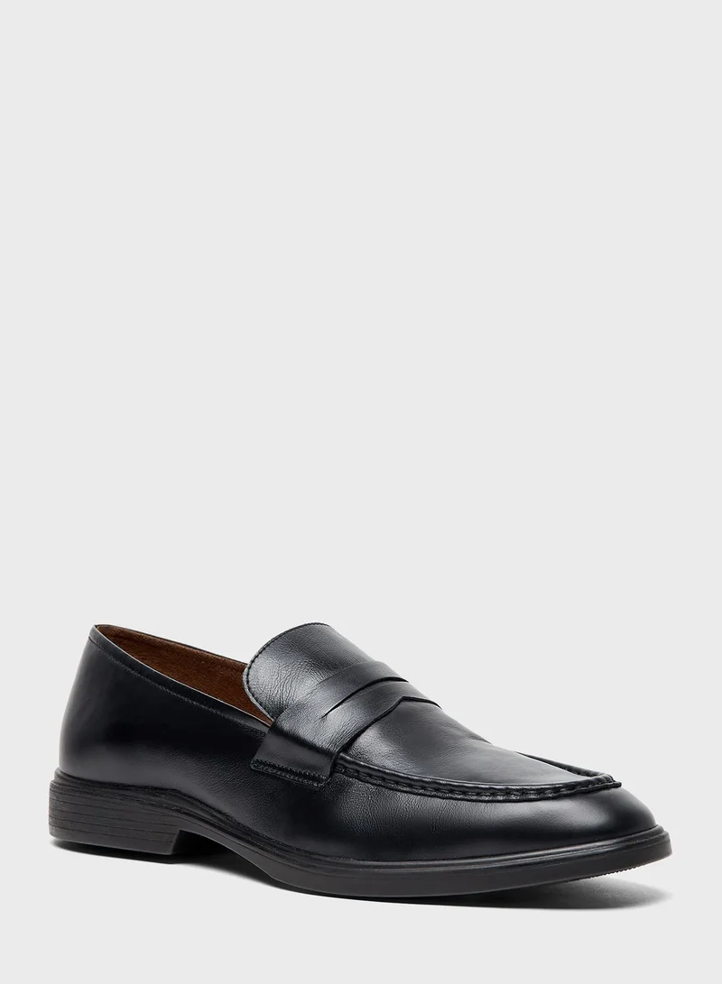 ال بي ال من شو اكسبرس Pointed Toe Slip Ons