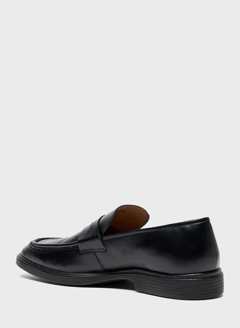 ال بي ال من شو اكسبرس Pointed Toe Slip Ons