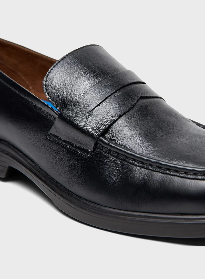 ال بي ال من شو اكسبرس Pointed Toe Slip Ons
