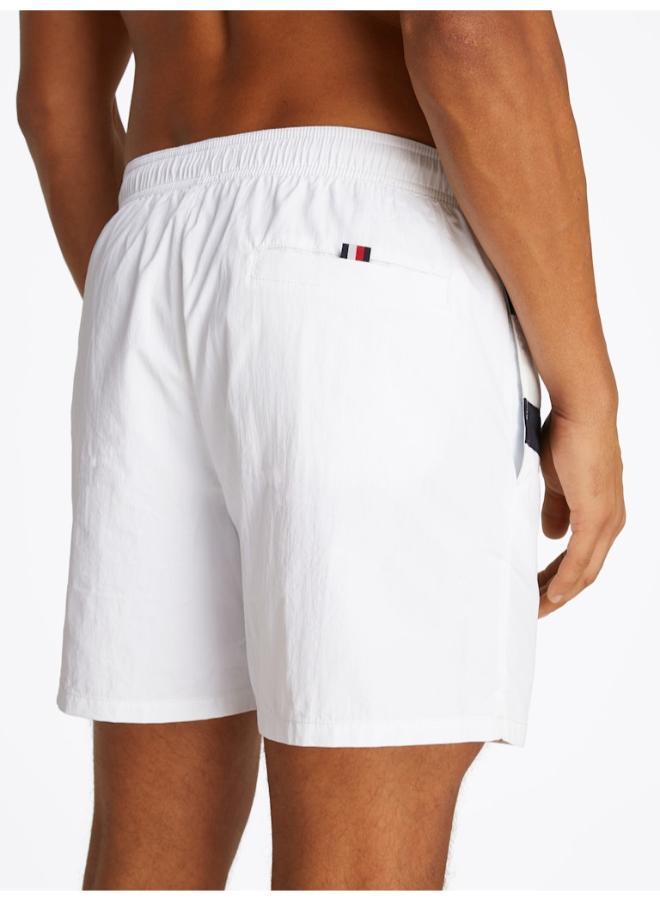 تومي هيلفيغر شورت متوسط برباط وشعار - Image 4