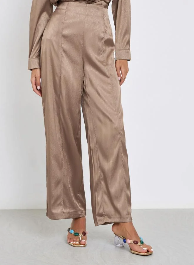 ستايلي بنطال بأرجل واسعة وتفاصيل جاكار