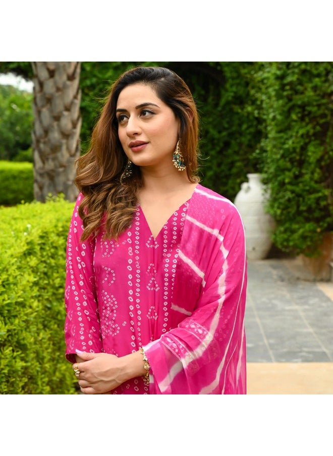 آني ديزاينر - كورتا حريمي من مزيج رايون من ANNI DESIGNER مطبوعة بباندهيج مع بنطال ووشاح (Baghira Pink_XL_Pink_X-Large) - Image 1