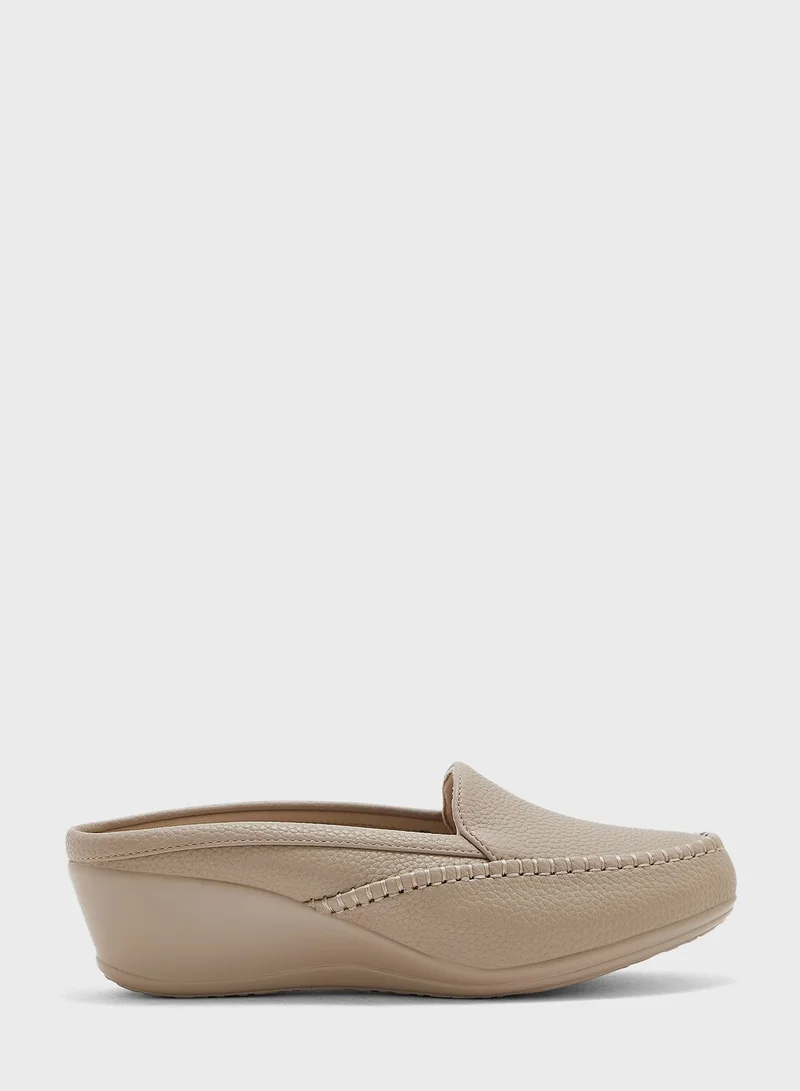 Le Confort Round Shape Flat Moccasins