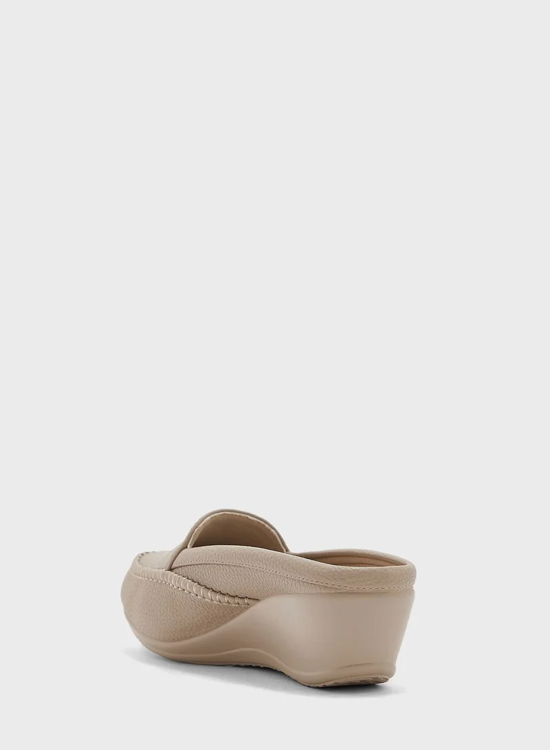 Le Confort Round Shape Flat Moccasins