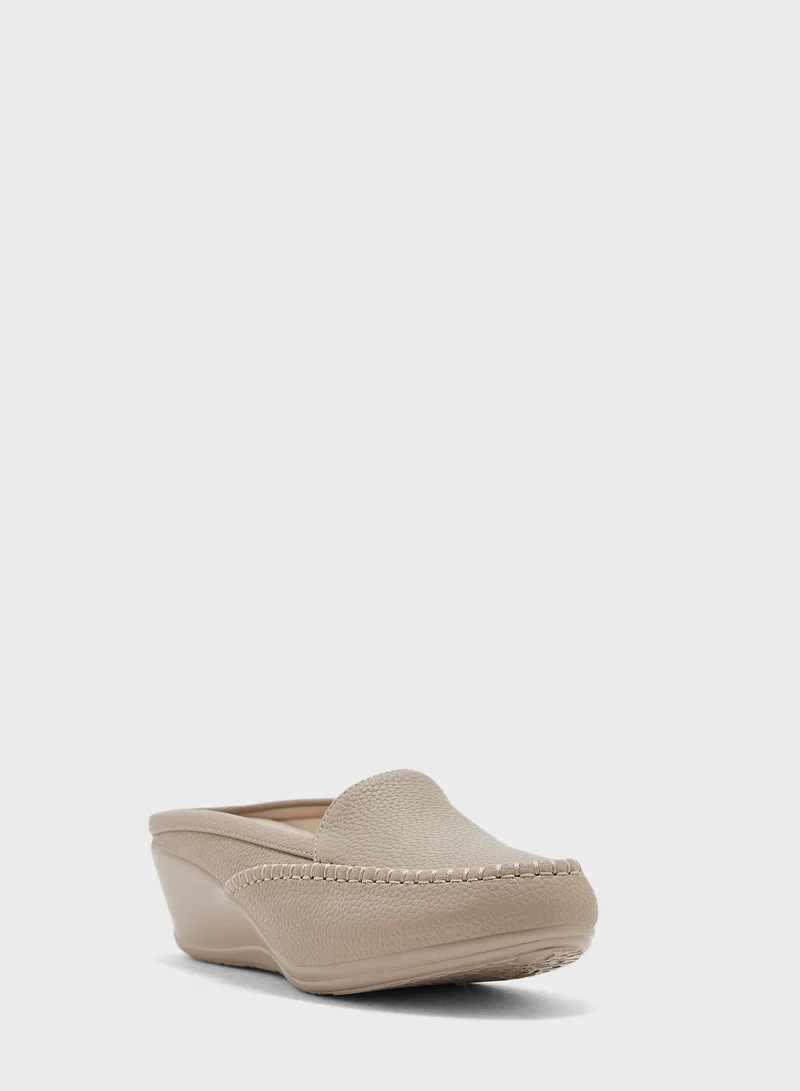 Le Confort Round Shape Flat Moccasins