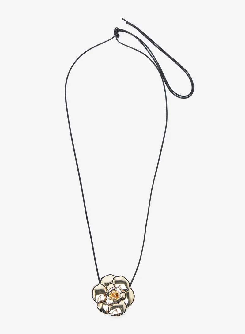 جينجر Dual Layered Flower Charm Necklace