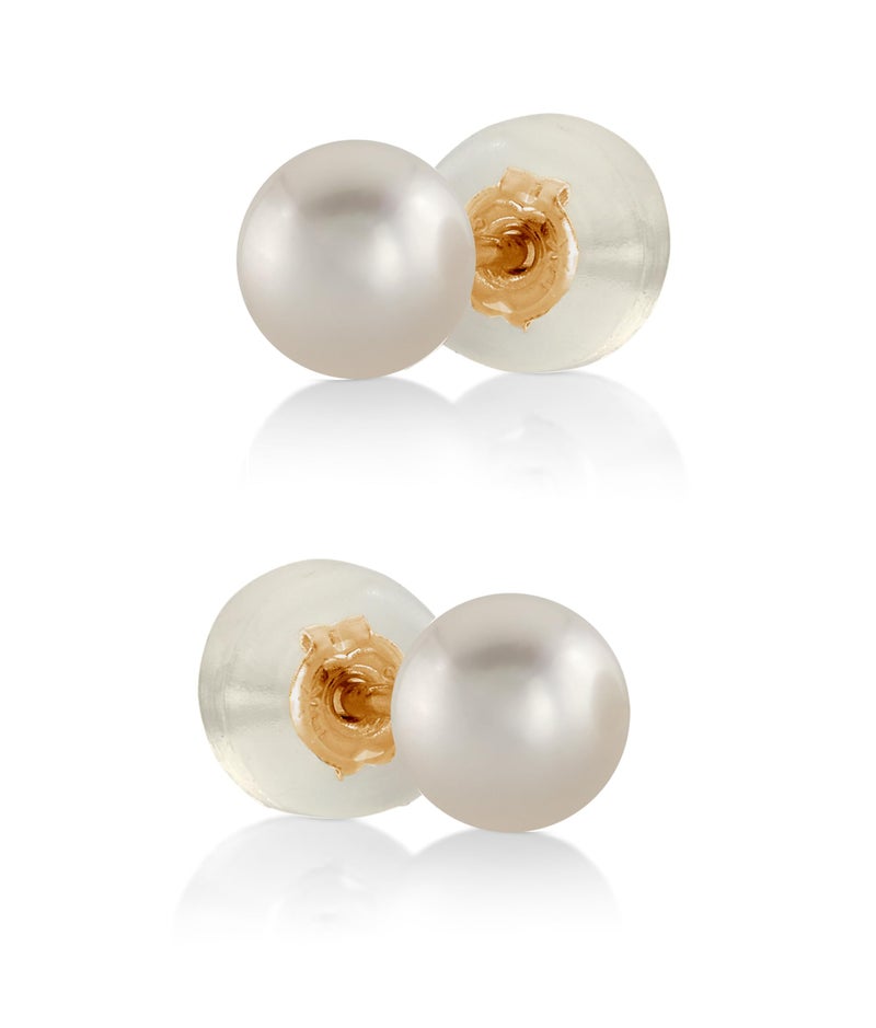 The Pearl Source أقراط اللؤلؤ الأبيض الياباني أكويا الحقيقية للنساء - أقراط لؤلؤ من الذهب عيار 14 قيراط | أقراط مضادة للحساسية مع لآلئ مزروعة حقيقية، 4.5-5.0 مم - Image 1