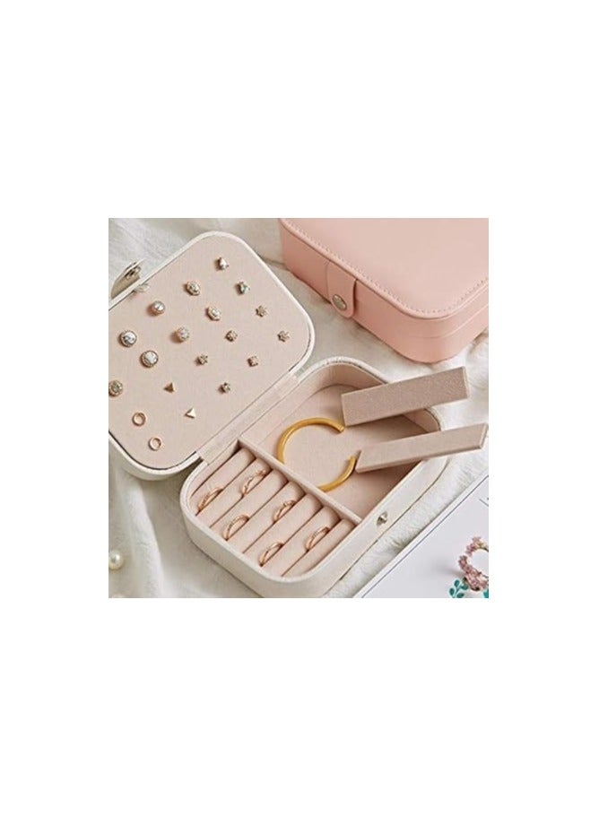 صندوق مجوهرات مخملي فاخر من ثلاث طبقات، منظم مجوهرات محمول مع زر قفل، حقيبة تخزين أنيقة للسفر للخواتم والاقراط والاساور والقلائد (ابيض) - Image 4