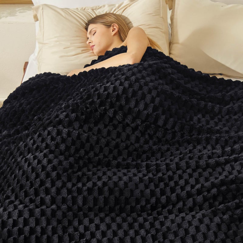 Bedsure 350GSM Super Soft Cozy Fleece King Size  Blanket (275 cm x 230 cm) for Bed or Couch, Black - Image 1