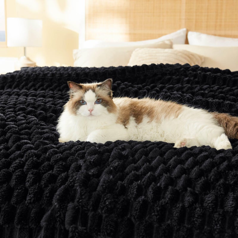 Bedsure 350GSM Super Soft Cozy Fleece King Size  Blanket (275 cm x 230 cm) for Bed or Couch, Black - Image 3