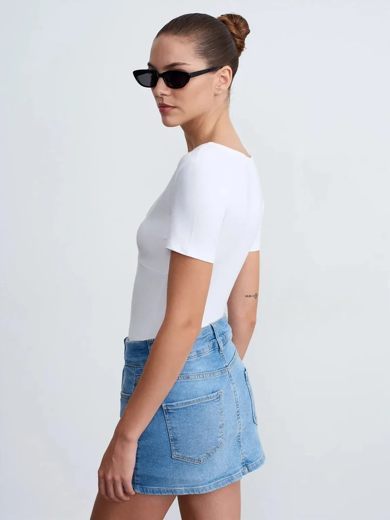 Dilvin Dilvin Fitted V-Neck Short-Sleeve T-Shirt