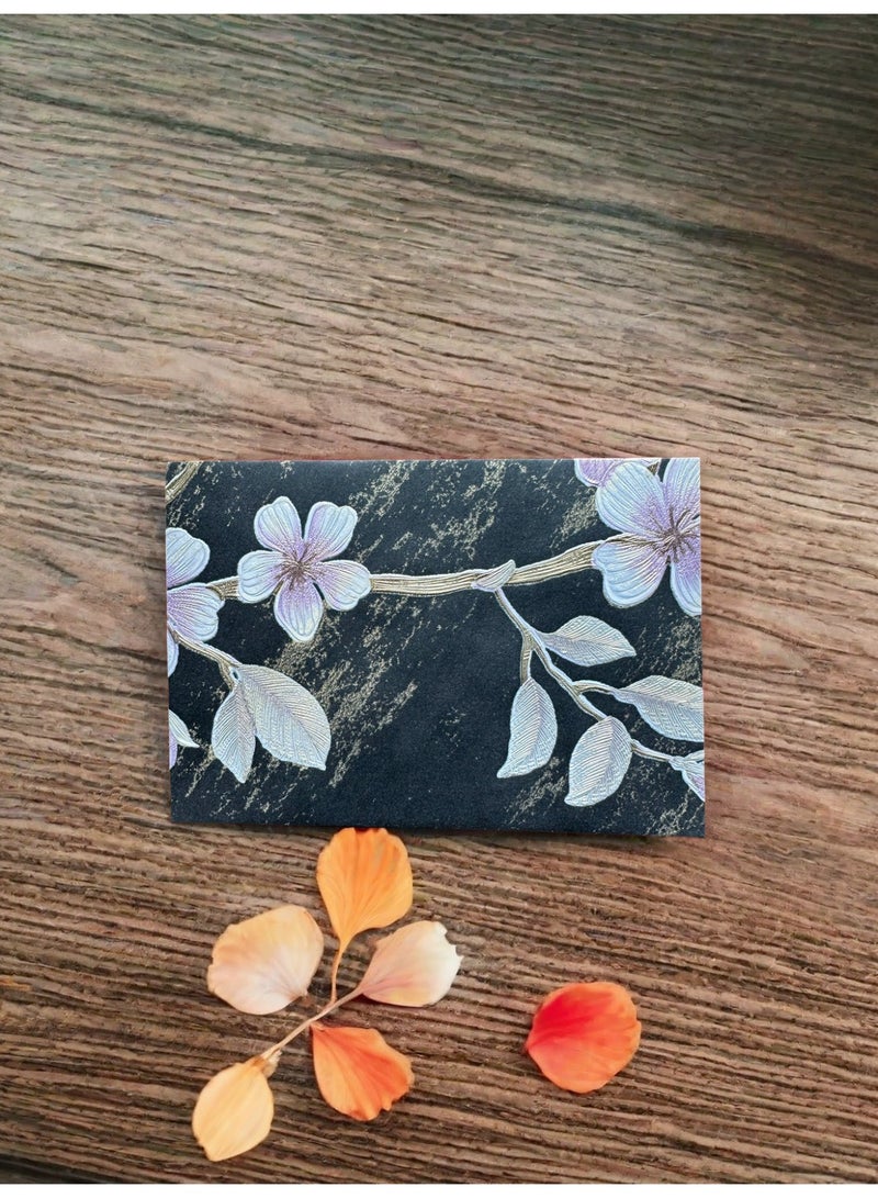 30pcs high-end vintage floral envelopes (black) is decorated with embossed gold foil. The floral pattern features a 3D textured design and is perfect for weddings, Christmas, anniversaries, birthdays, New Year's Day, Valentine's Day, and other occasions, as well as everyday use. Made of high-quality paper, they're suitable for everyone. (Due to paper cutting, the placement of the flowers may be random.) - Image 5