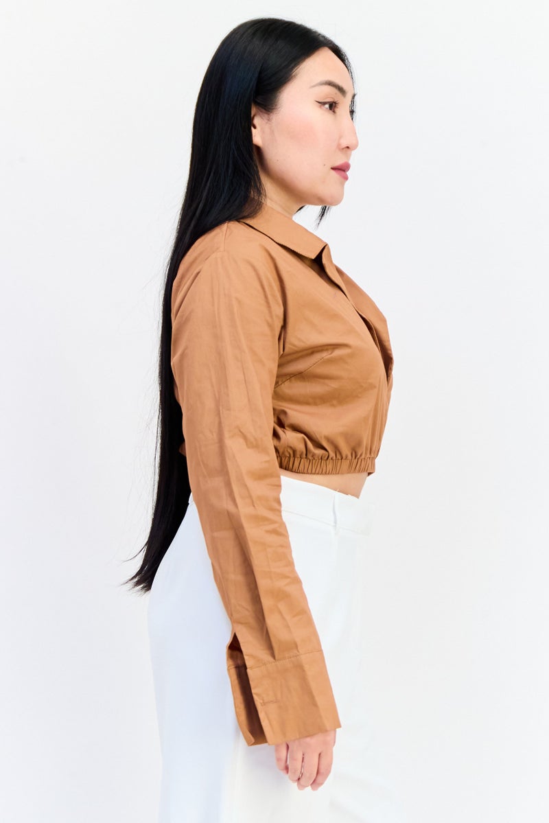 PUBLIC DESIRE قميص نسائي بأكمام طويلة وياقة منتشرة من Public Desire x Kenza، موكا - Image 4