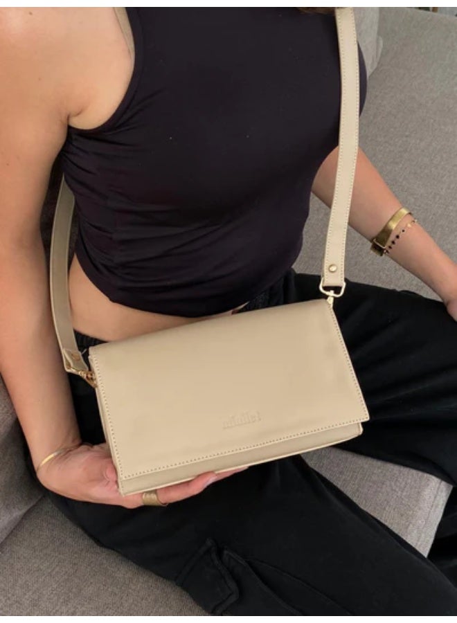 بيج | حقيبة كروس مثلثة الشكل - Image 1