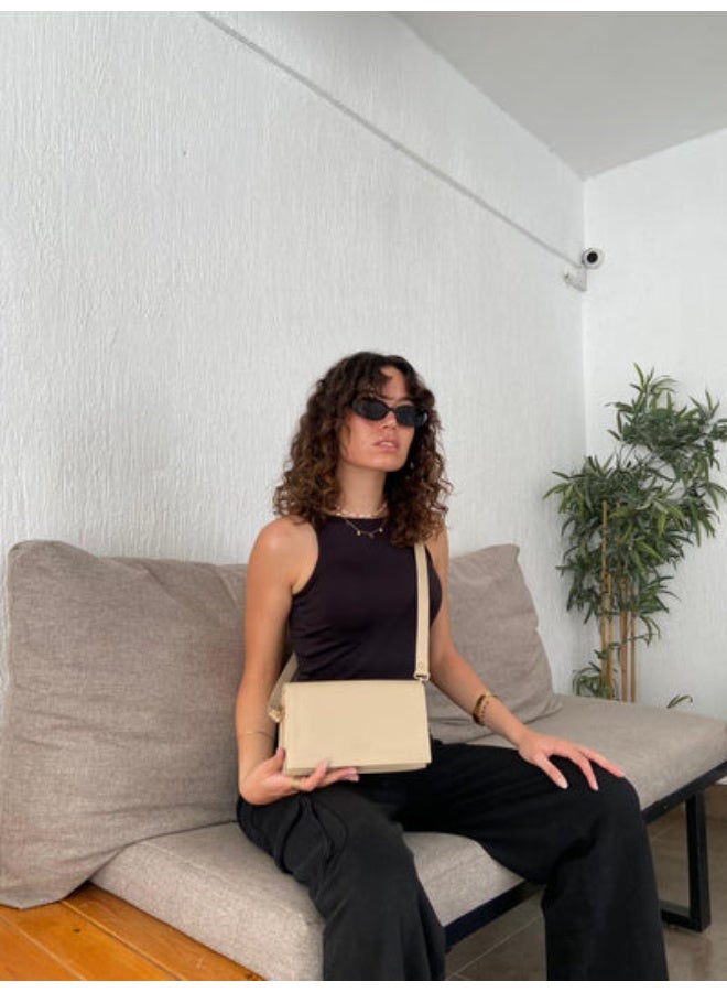 بيج | حقيبة كروس مثلثة الشكل - Image 2