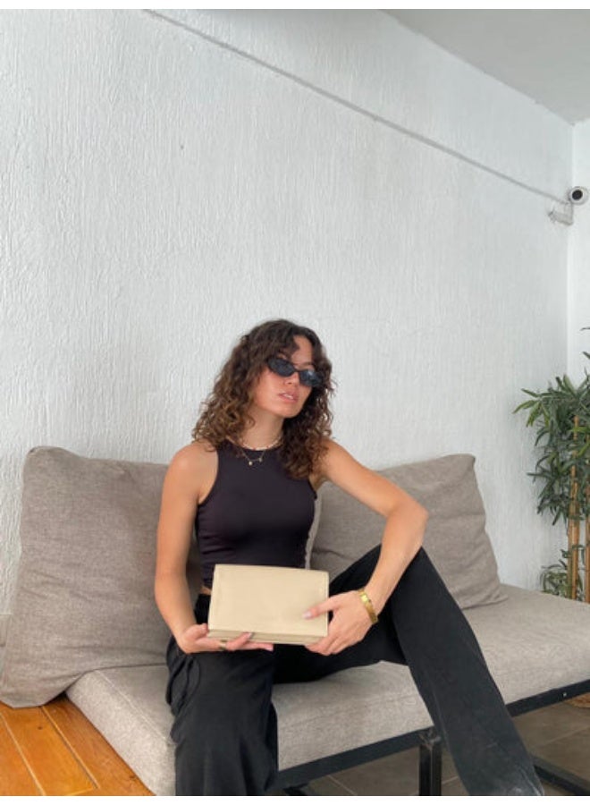 بيج | حقيبة كروس مثلثة الشكل - Image 4