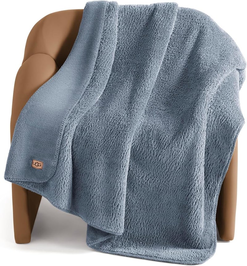 أوغ UGG - Whitecap – بطانية فرو ناعمة للأريكة أو السرير – ديكور منزلي مريح ودافئ – بطانية ناعمة وفاخرة لغرفة المعيشة أو النوم - مقاس 50” x 70” – تصميم سماوي ليلي - Image 1