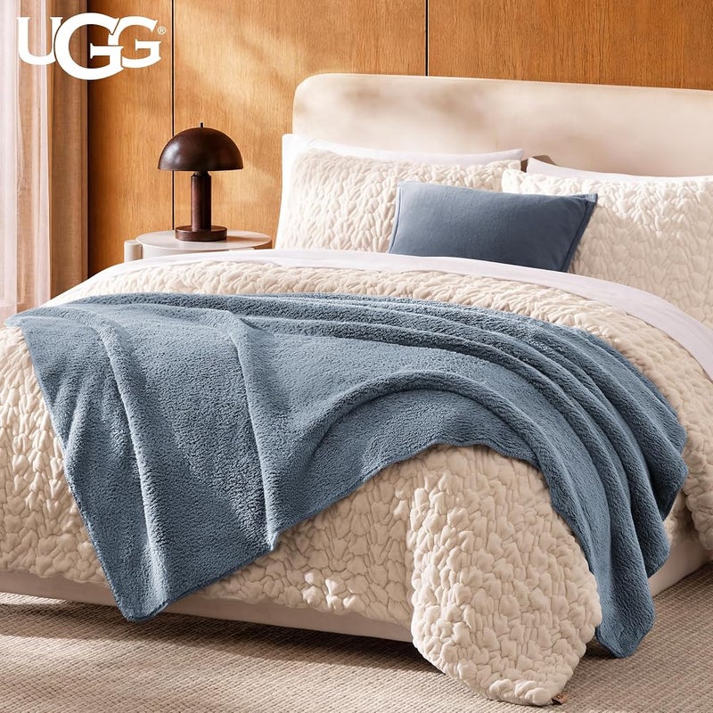 أوغ UGG - Whitecap – بطانية فرو ناعمة للأريكة أو السرير – ديكور منزلي مريح ودافئ – بطانية ناعمة وفاخرة لغرفة المعيشة أو النوم - مقاس 50” x 70” – تصميم سماوي ليلي - Image 2