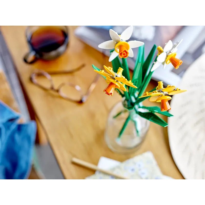 LEGO - Botanical Collection Daffodils 216 Pieces - 40747 - Image 4