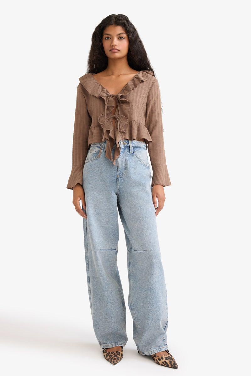 ديفاكتو بلوزة نسائية عادية بأكمام طويلة وياقة مكشكشة - Image 2