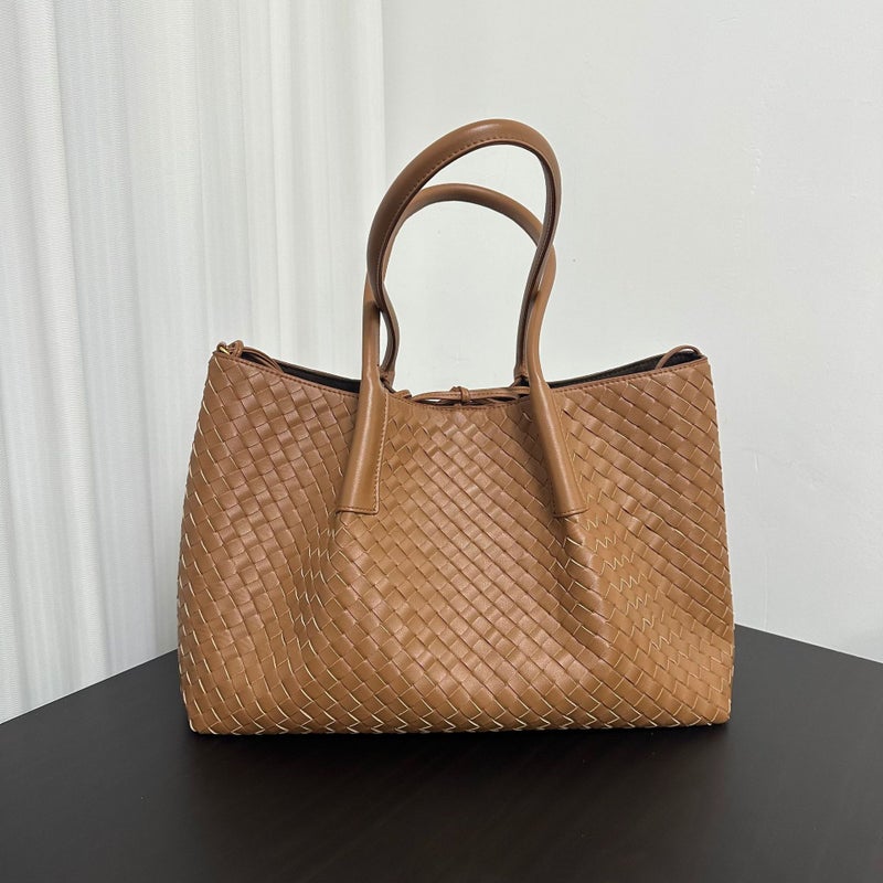 2025 Spring And Woven Hand Shoulder Hand Tote Bag Big Bag Mummy Bag Walking Bag Women'S Bag Supply - Image 1