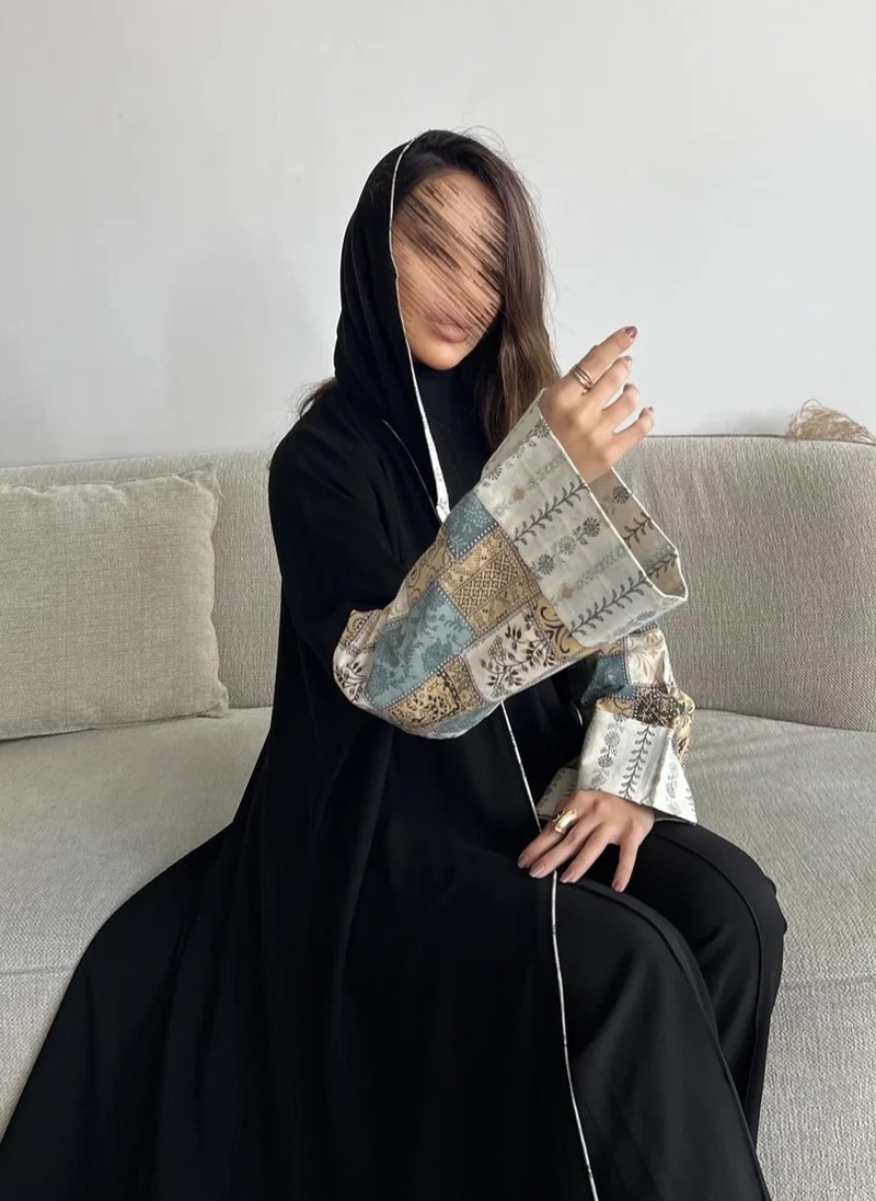 عبايات لوسين عباية كريب ملكي بأكمام قلاب لنن هندي