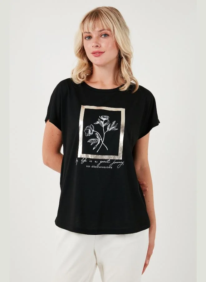 ليلا تيشيرت نسائي ليلا مطبوع بياقة دائرية وقصة عادية