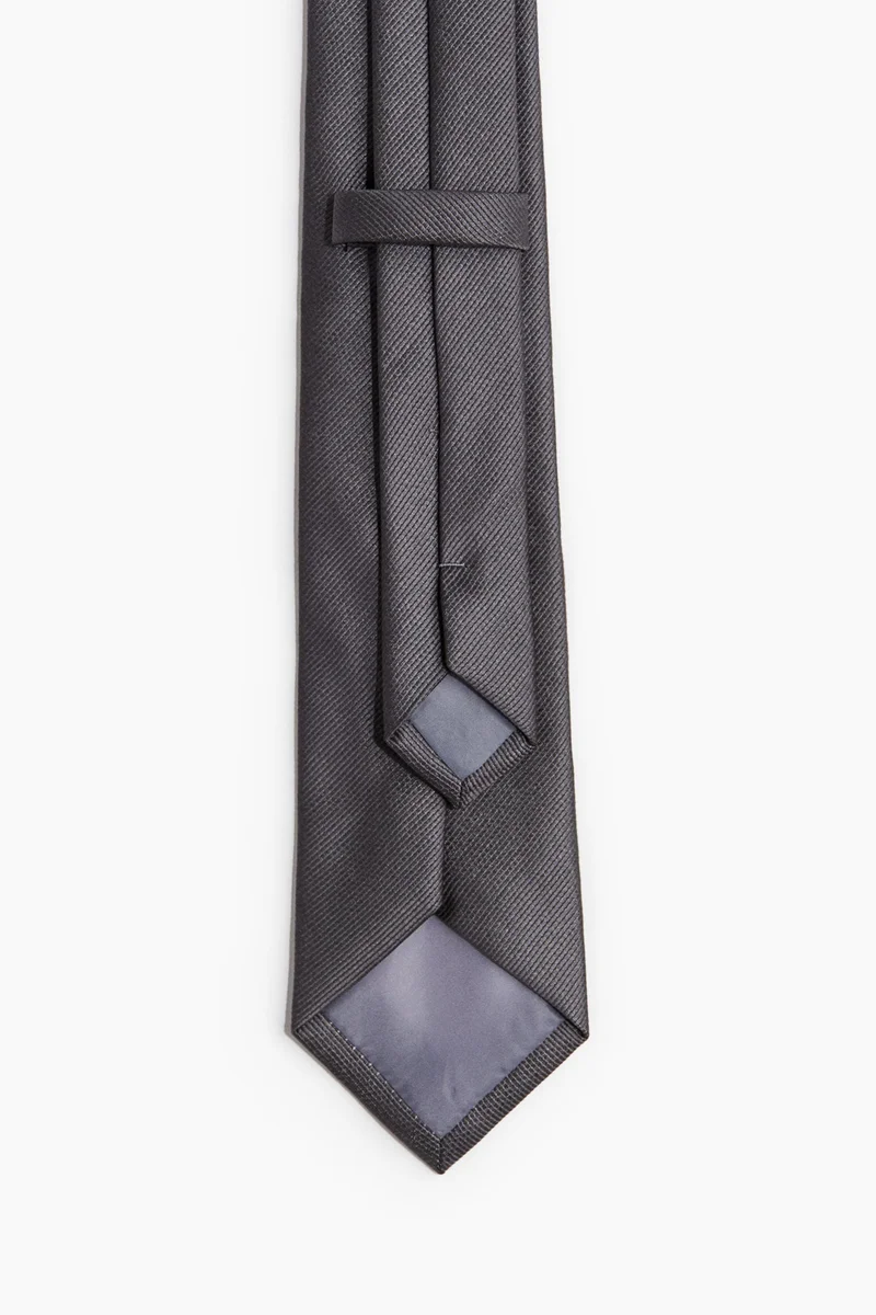 اتش اند ام ربطة عنق