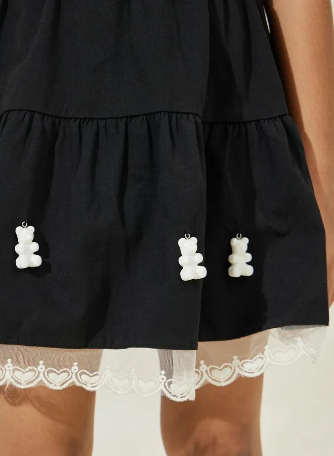 Styli Bear Accent Detail Lace Hem Skirt