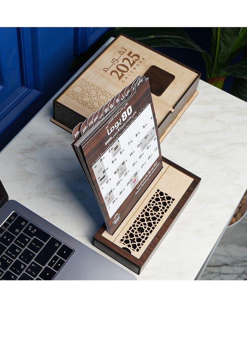 حكاية شمعة ستاند مكتبي مع تقويم ميلادي 2025، هدايا للمكاتب وللزملاء وللمنزل، ديكور مكتب جمالي للرجال والنساء،  أفضل هدية للسنة الجديدة ، التقويم الخشبي للمكتب - Image 4