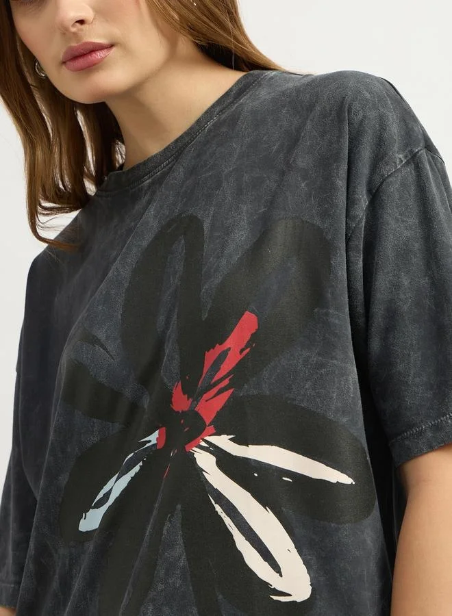 ستايلي Graphic Print Round Neck Oversized T-Shirt