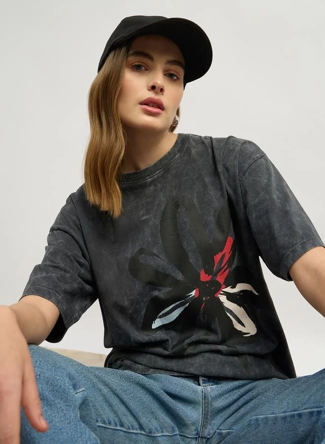 ستايلي Graphic Print Round Neck Oversized T-Shirt