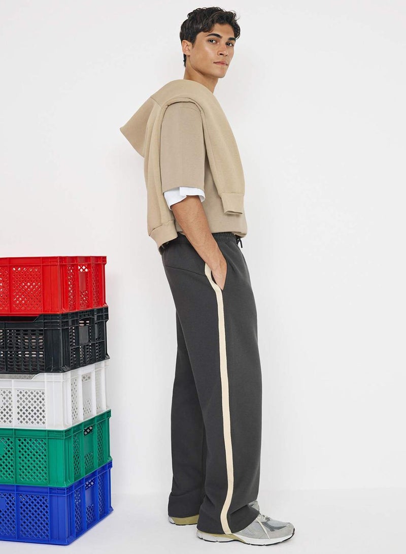 trendyol Teen Anthracite Straight Fit Stripe Detail Slikon Label Thick Sweatpants - Image 3
