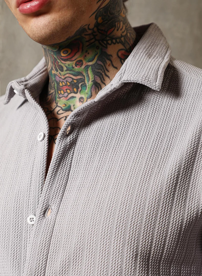 Campus Sutra Men's Cloud Grey Chevron-Panel Tactile Shirt For Casual Wear | Spread Collar | Long Cuffed Sleeves | Button Closure | Shirt Crafted With Comfort Fit For Everyday Wear