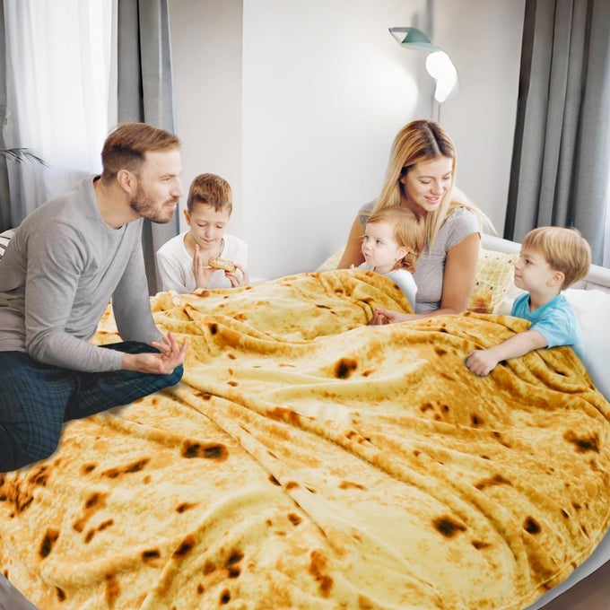 80 INCHES TORTILLA BURRITOS PATTERN BLANKET WITH POUCH FOR BED SOFA 300 GSM DOUBLE SIDED FUNNY GIANT FLOUR NOVELTY REALISTIC TACO FOOD BLANKET SUPER SOFT FLANNEL FOR YOUR FAMILY