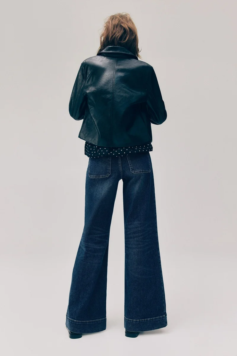 اتش اند ام جينز بخصر عالي وقصّة واسعة