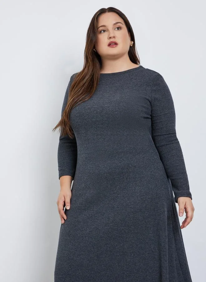 ستايلي فستان طويل مضلع بمقاس كبير وأكمام طويلة