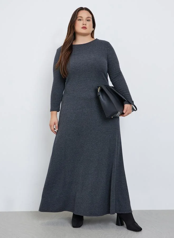 ستايلي فستان طويل مضلع بمقاس كبير وأكمام طويلة