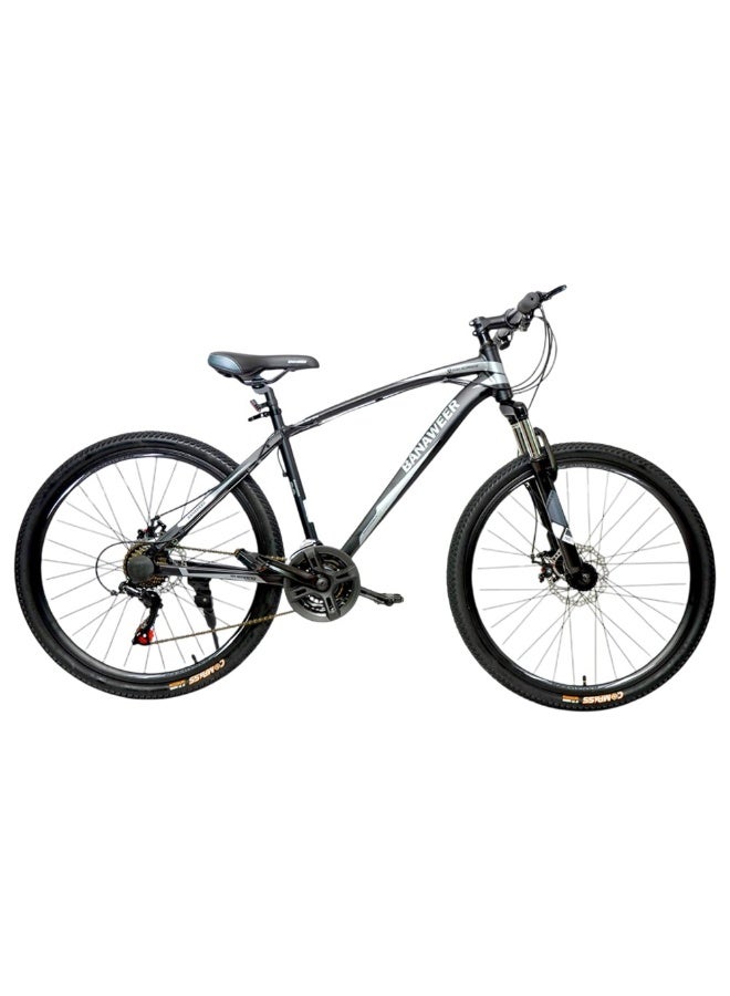 26-inch aluminum mountain bike, 21 speeds, comfortable and adjustable seat, front suspension, and disc brakes.