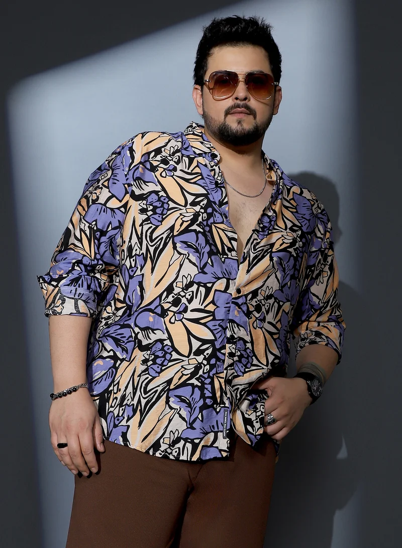 انستافاب بلس قميص رجالي مطبوع بنقوش نباتية بياقة ممتدة وأكمام طويلة بأزرار وحافة منحنية