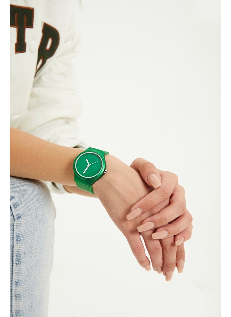 Aqua Di Polo 1987 Women's Green Silicone Strap Analog Wristwatch A9643  - Image 2