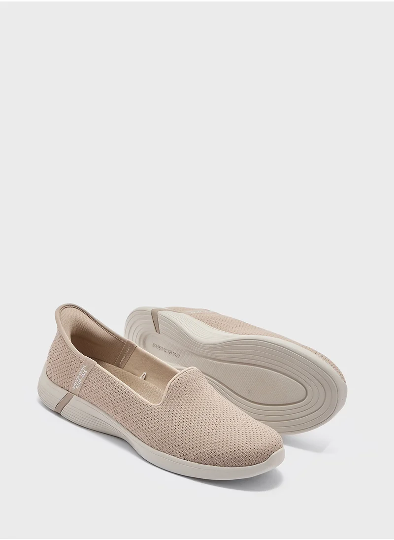 SKECHERS ON-THE-GO SWIFT